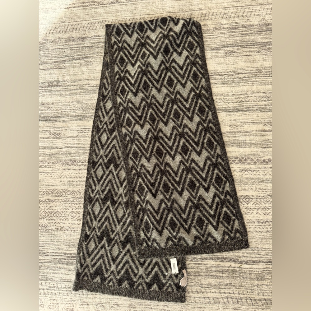 Banana Republic women's black and grey scarf. Mad of wool, acrylic and mohair.